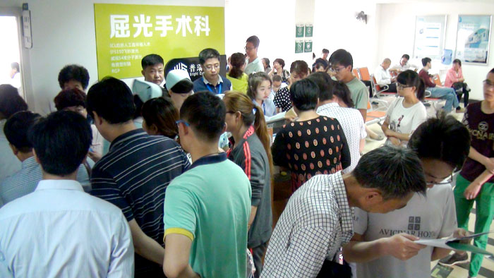 高考后小高峰，近視學(xué)子認定普瑞全飛秒近視手術(shù)