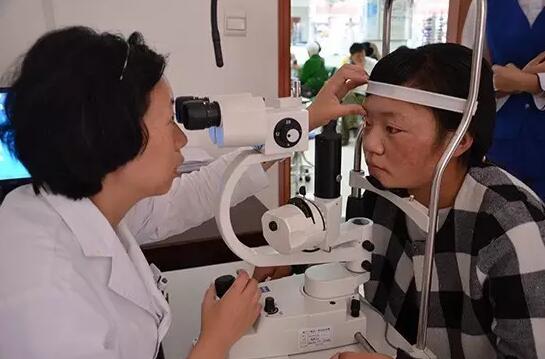 明眸格?；▅西藏16歲白內(nèi)障少年的光明之旅