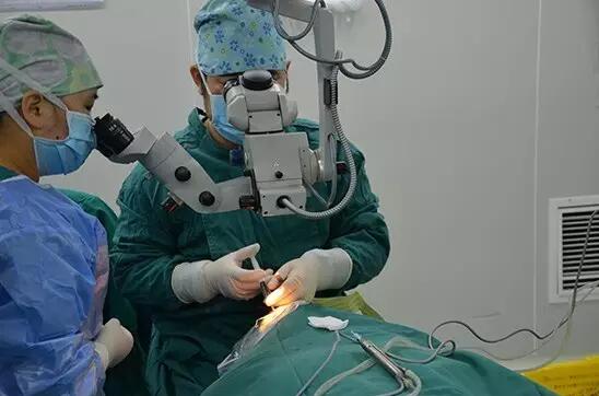 明眸格?；▅西藏16歲白內(nèi)障少年的光明之旅