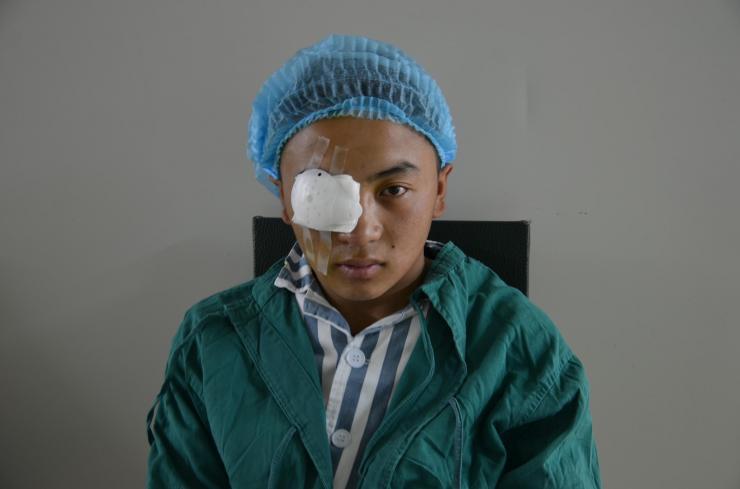 穿越3000公里去尋找光明 8朵“格?;ā苯K在普瑞眼科明媚盛