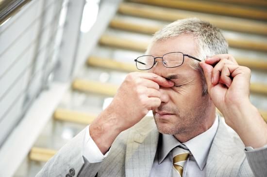 2017年春運(yùn)將會(huì)是難搶票年 易心焦氣燥眼壓高