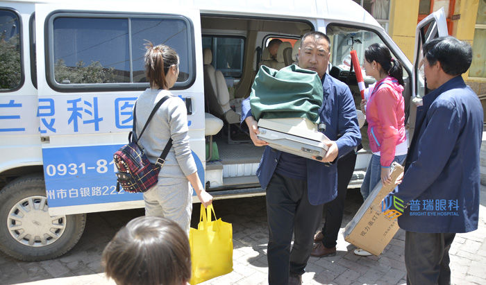迎六一，高校公益跑愛心小學(xué)義診