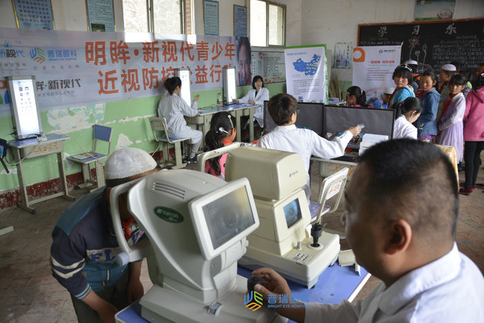 迎六一，高校公益跑愛心小學(xué)義診