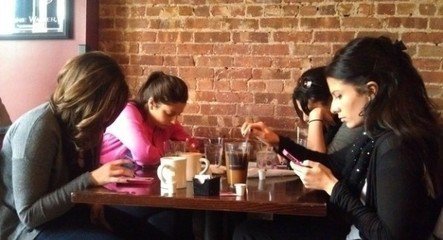 蘭州眼科醫(yī)院：手機控，易患沙眼！