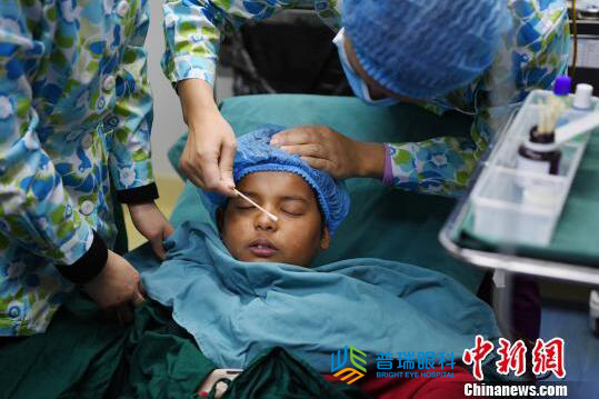 跨國(guó)救援愛(ài)心接力 助尼泊爾11歲男孩保住光明