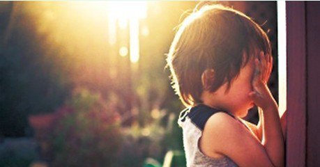 孩子有斜視常常被其他小孩欺負(fù)、起外號(hào)