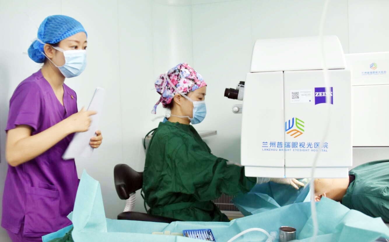 蘭州寒假摘鏡總動員，雙眼近視眼手術(shù)30秒后看清
