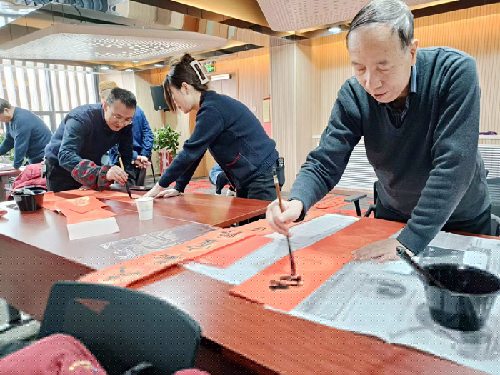 “淡淡墨香飄，濃濃新春情”蘭州普瑞眼視光醫(yī)院給患者送