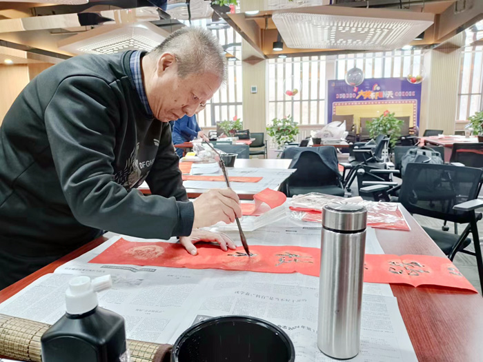 “淡淡墨香飄，濃濃新春情”蘭州普瑞眼視光醫(yī)院給患者送